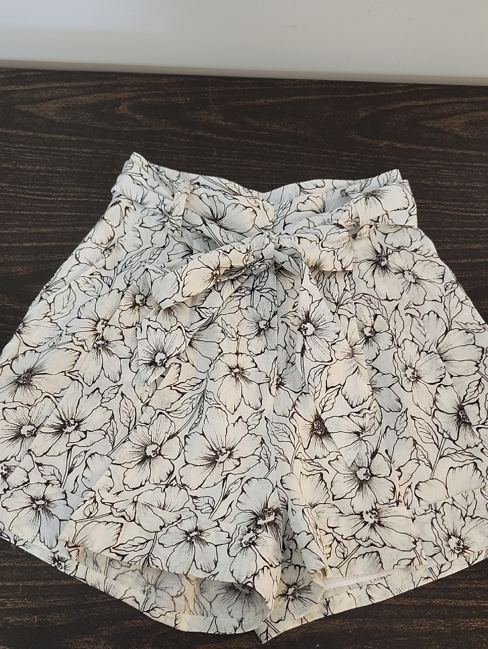 Christy Lynn Floral Linen shorts Pleated Size 0